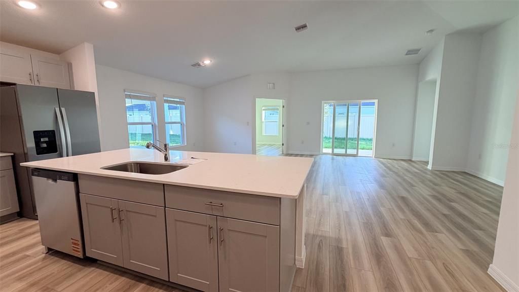 For Rent: $2,500 (3 beds, 2 baths, 1900 Square Feet)