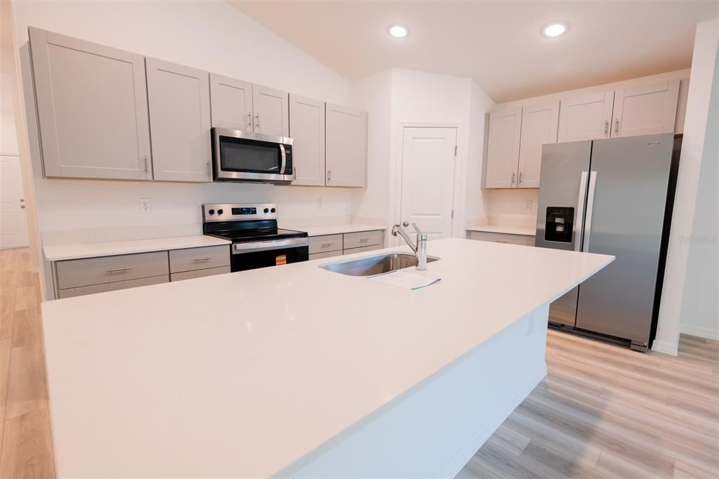 For Rent: $2,500 (3 beds, 2 baths, 1900 Square Feet)