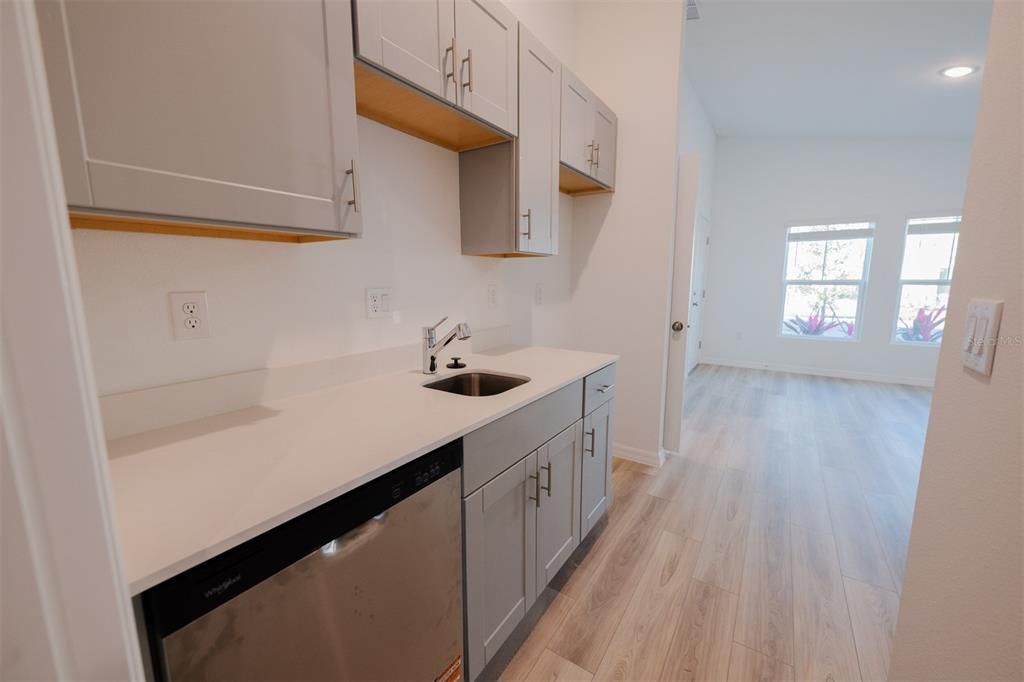 For Rent: $2,500 (3 beds, 2 baths, 1900 Square Feet)