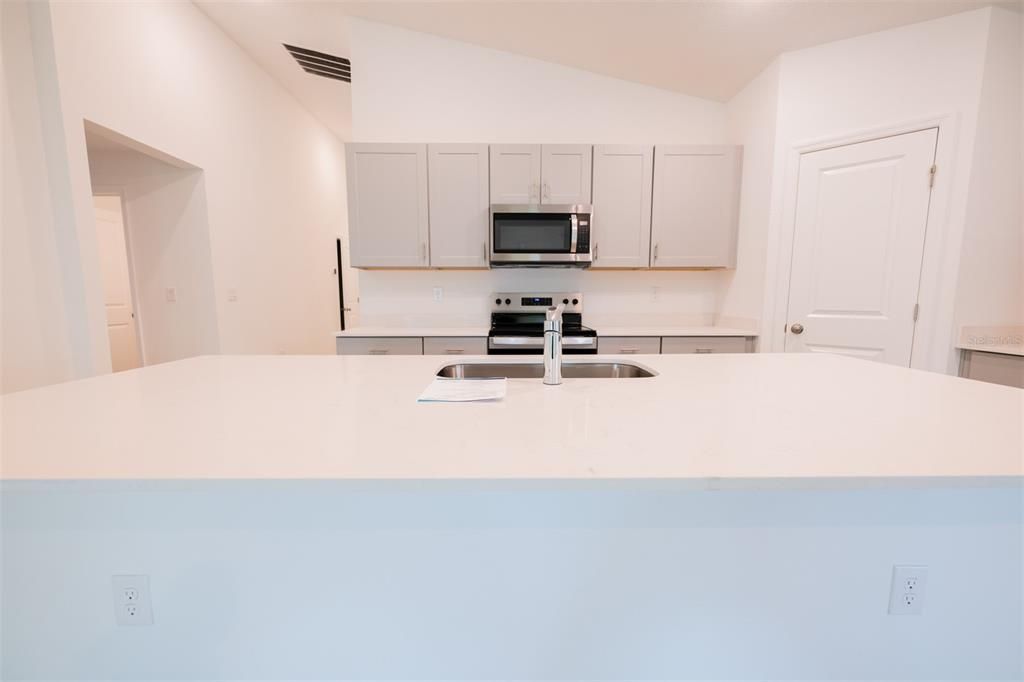 For Rent: $2,500 (3 beds, 2 baths, 1900 Square Feet)