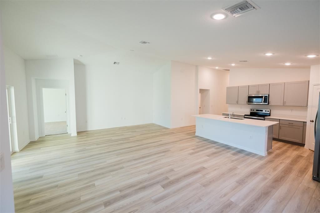 For Rent: $2,500 (3 beds, 2 baths, 1900 Square Feet)