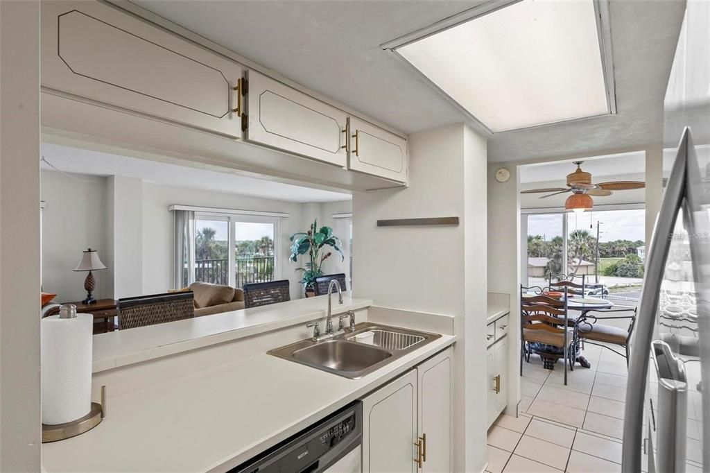 В аренду: $2,350 (2 спален, 2 ванн, 1344 Квадратных фут)