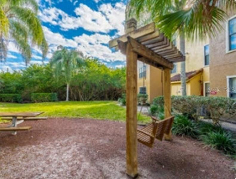 For Rent: $1,650 (2 beds, 1 baths, 857 Square Feet)