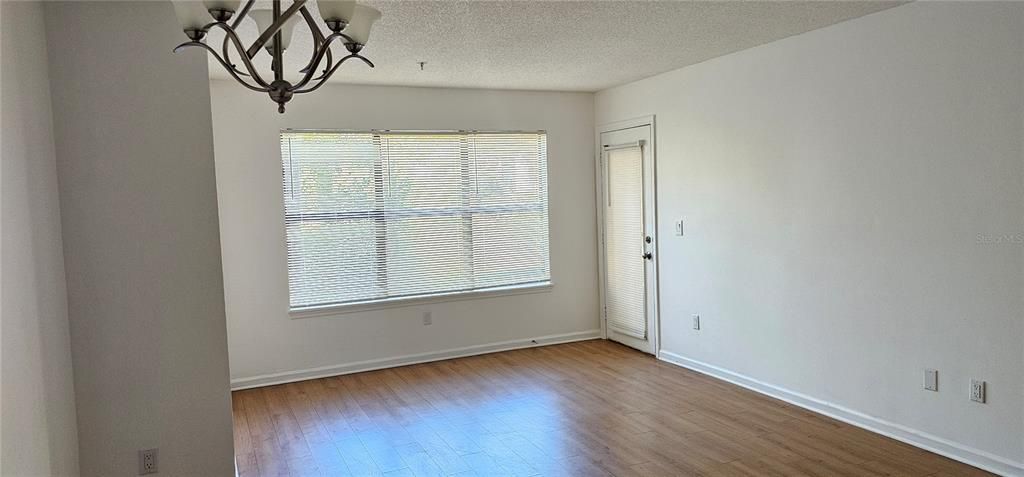 For Rent: $1,650 (2 beds, 1 baths, 857 Square Feet)
