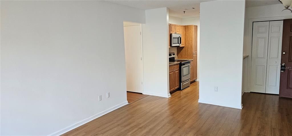 For Rent: $1,650 (2 beds, 1 baths, 857 Square Feet)