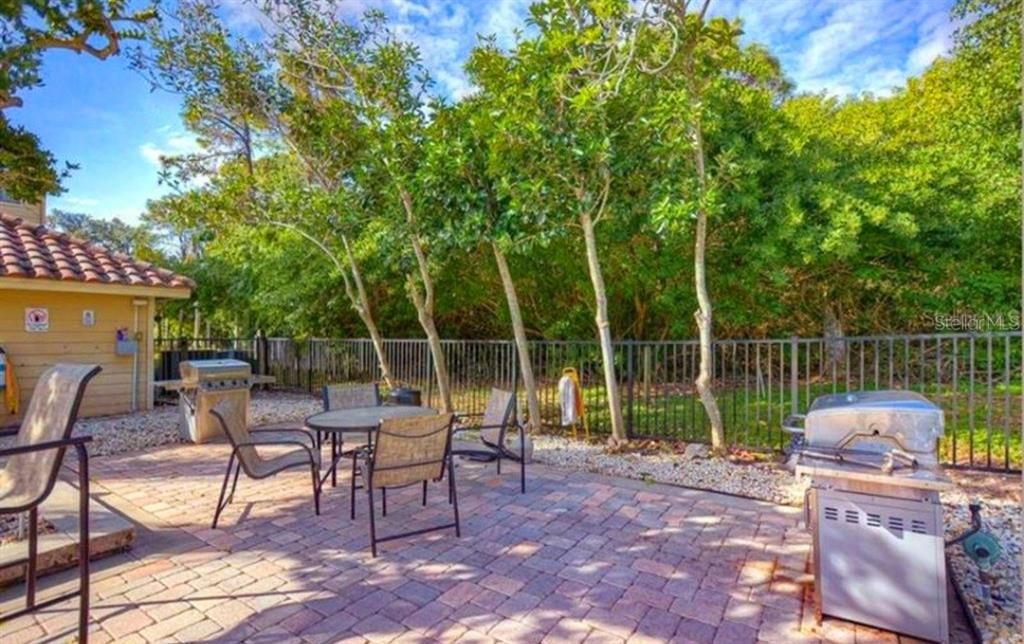 For Rent: $1,650 (2 beds, 1 baths, 857 Square Feet)