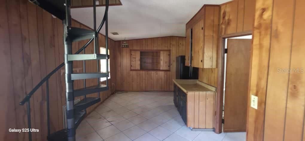 На продажу: $210,000 (4 спален, 4 ванн, 1734 Квадратных фут)