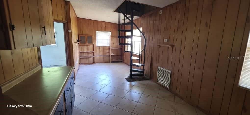 На продажу: $210,000 (4 спален, 4 ванн, 1734 Квадратных фут)