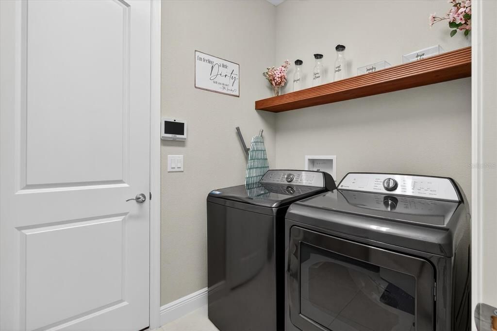 For Rent: $3,700 (4 beds, 2 baths, 2101 Square Feet)