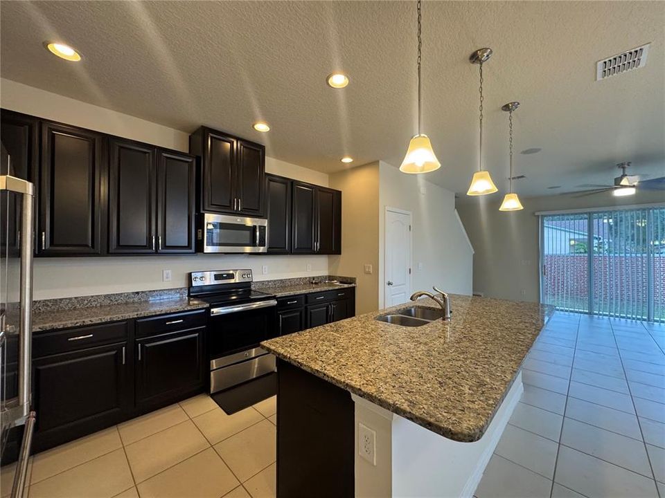 For Rent: $2,450 (3 beds, 2 baths, 1787 Square Feet)