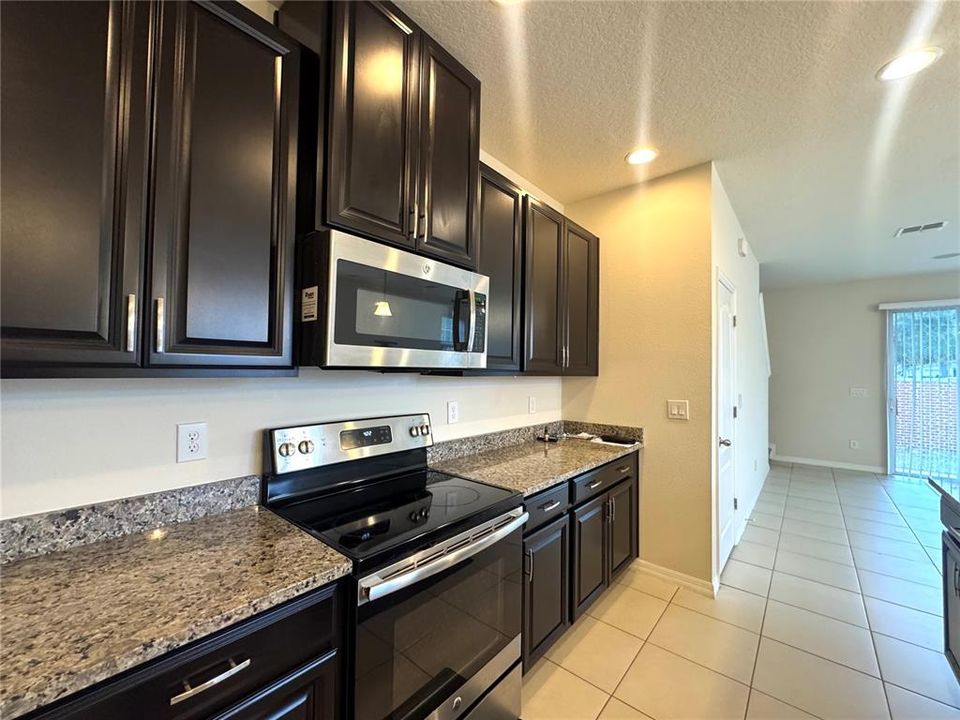 For Rent: $2,450 (3 beds, 2 baths, 1787 Square Feet)