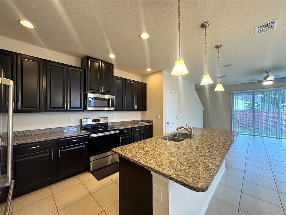 For Rent: $2,450 (3 beds, 2 baths, 1787 Square Feet)