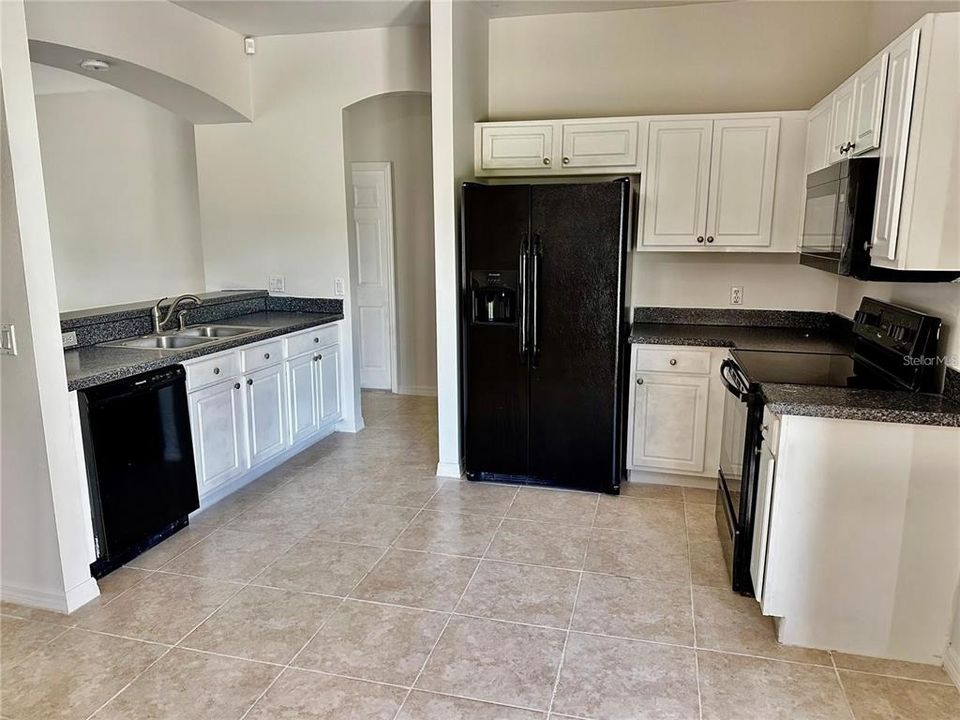 For Rent: $1,900 (4 beds, 2 baths, 2034 Square Feet)