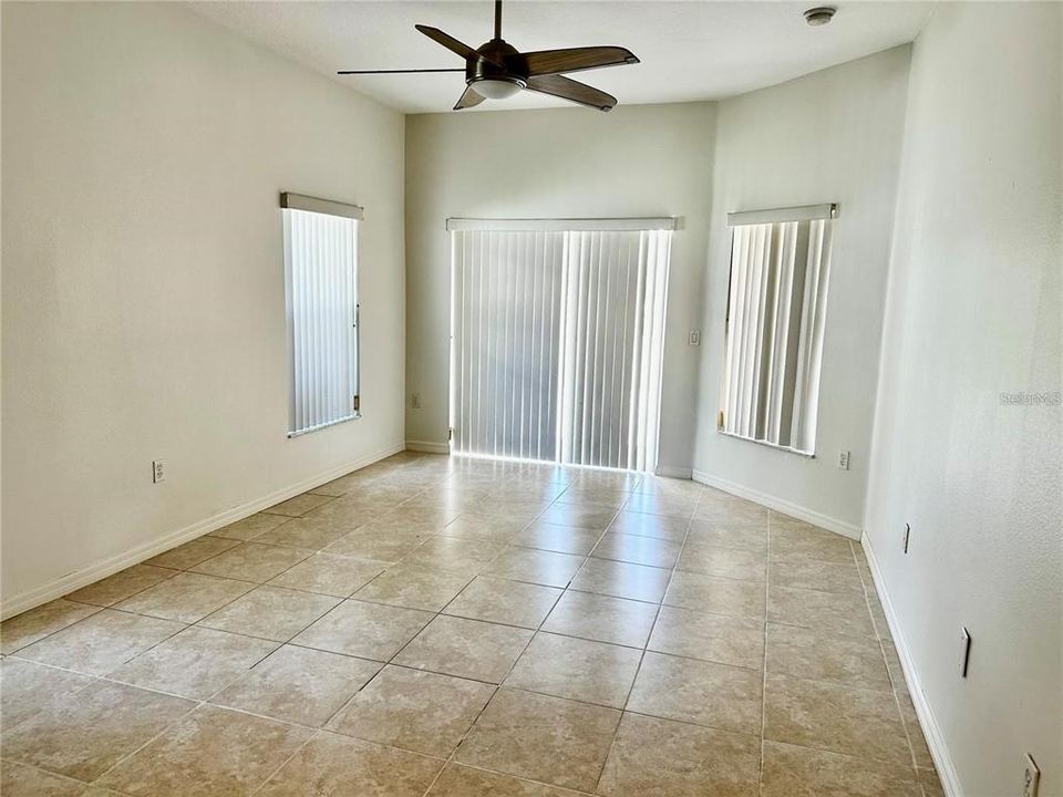 For Rent: $1,900 (4 beds, 2 baths, 2034 Square Feet)