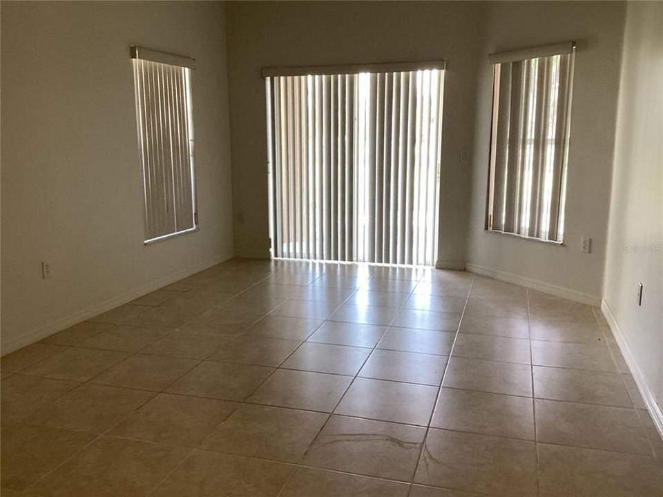 For Rent: $1,900 (4 beds, 2 baths, 2034 Square Feet)
