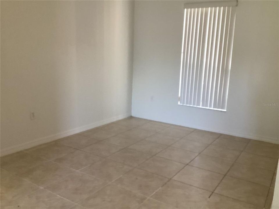 For Rent: $1,900 (4 beds, 2 baths, 2034 Square Feet)