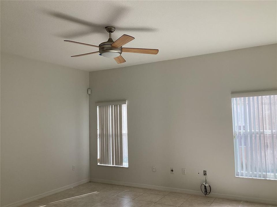 For Rent: $1,900 (4 beds, 2 baths, 2034 Square Feet)