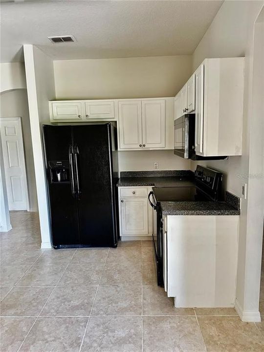 For Rent: $1,900 (4 beds, 2 baths, 2034 Square Feet)