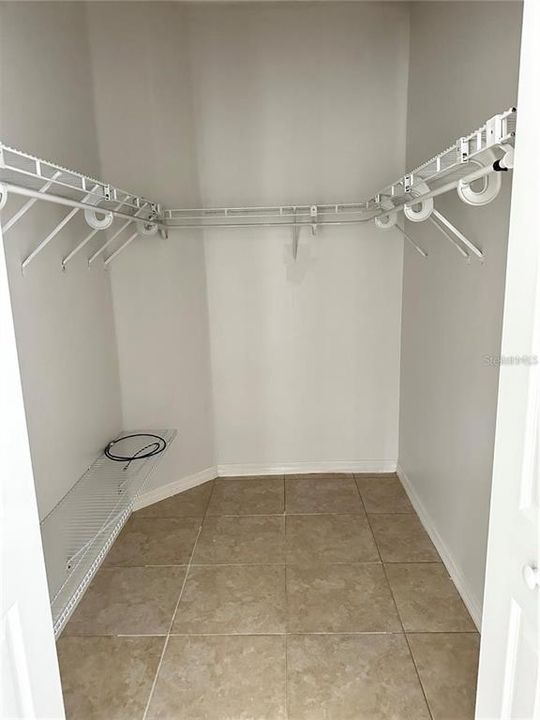 For Rent: $1,900 (4 beds, 2 baths, 2034 Square Feet)