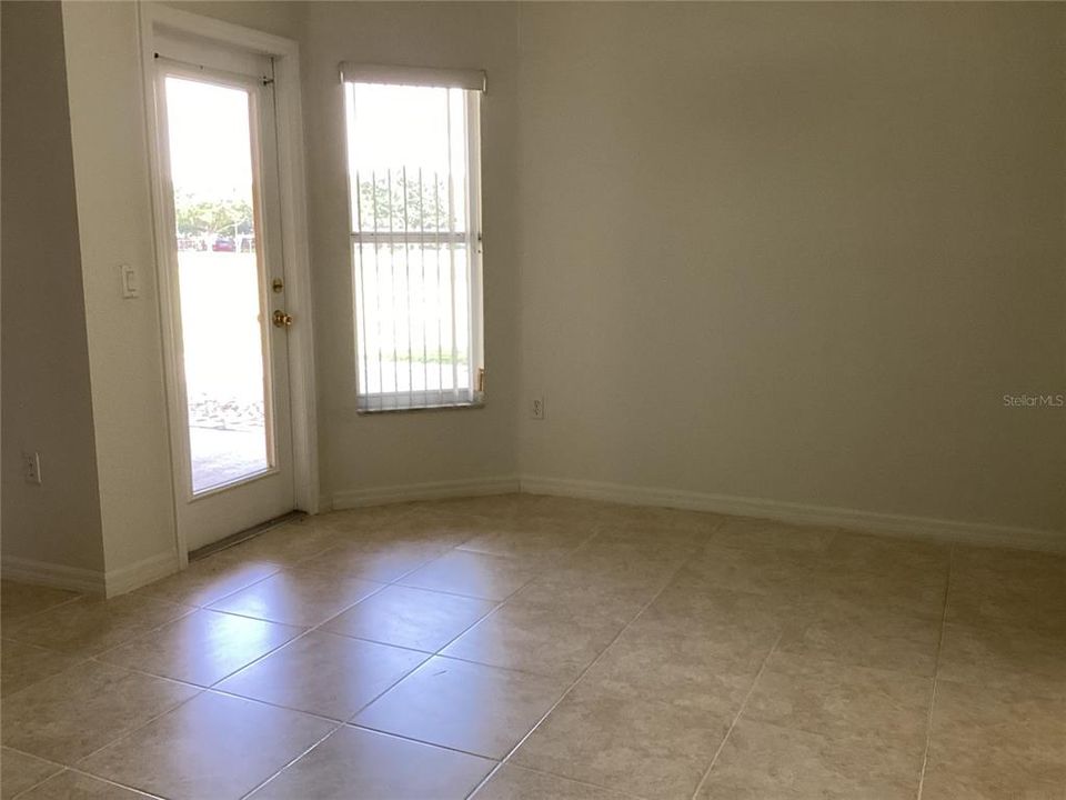 For Rent: $1,900 (4 beds, 2 baths, 2034 Square Feet)