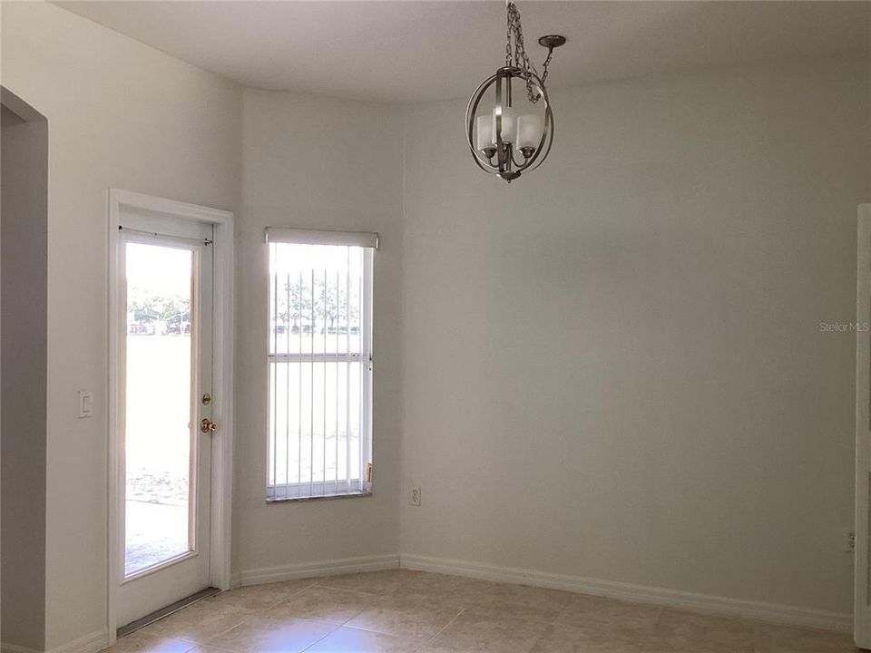 For Rent: $1,900 (4 beds, 2 baths, 2034 Square Feet)