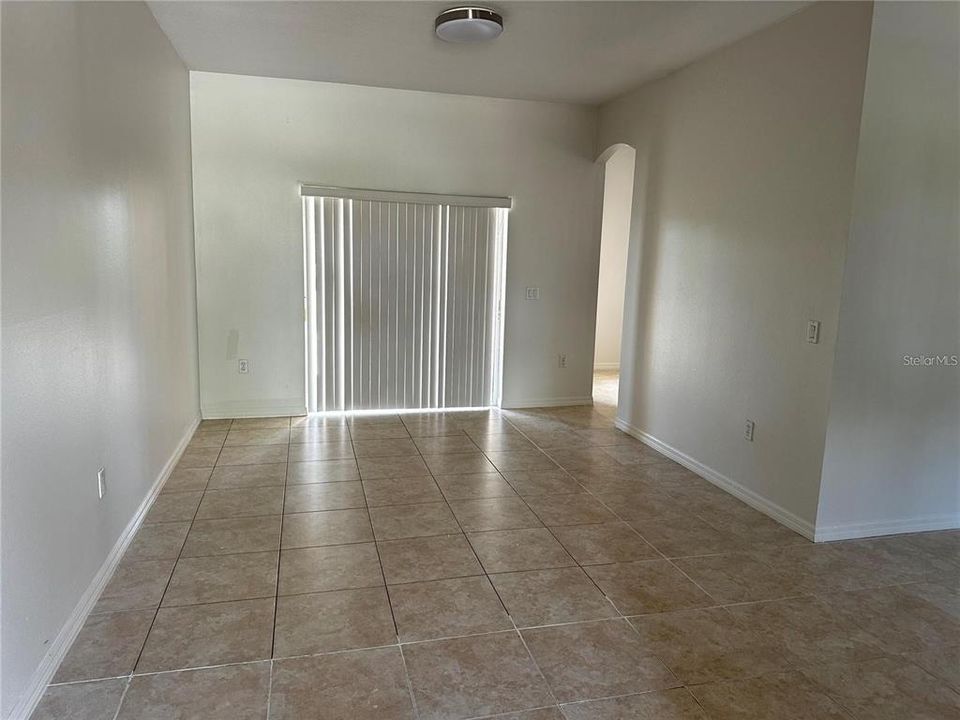 For Rent: $1,900 (4 beds, 2 baths, 2034 Square Feet)