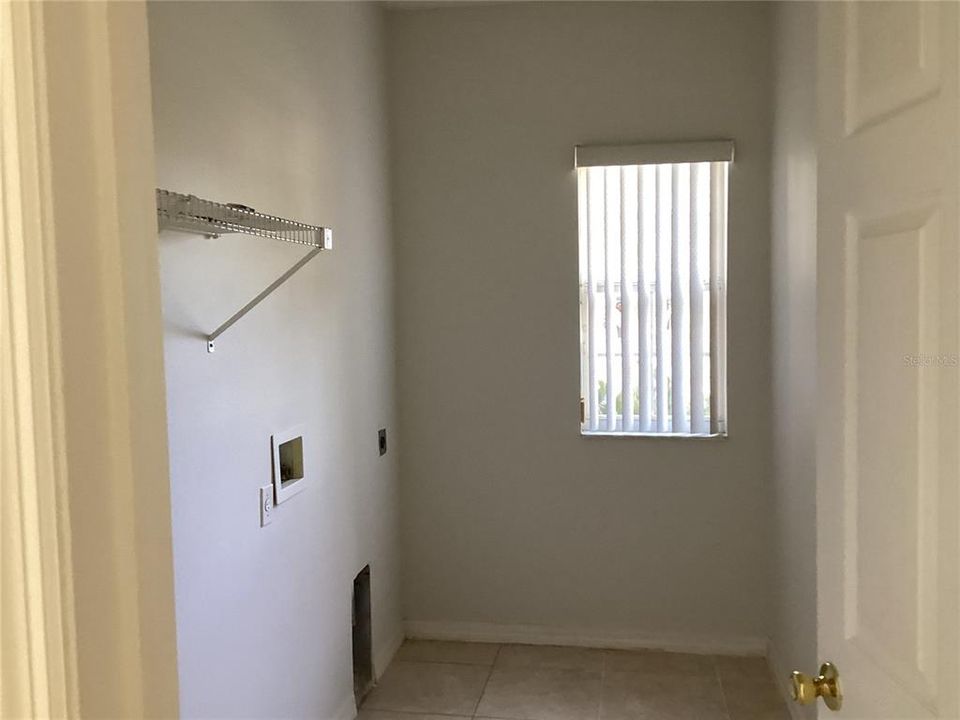 For Rent: $1,900 (4 beds, 2 baths, 2034 Square Feet)