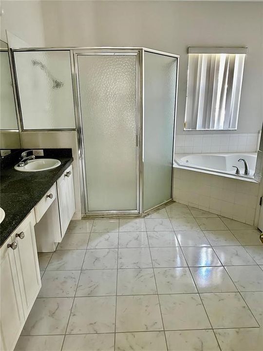 For Rent: $1,900 (4 beds, 2 baths, 2034 Square Feet)