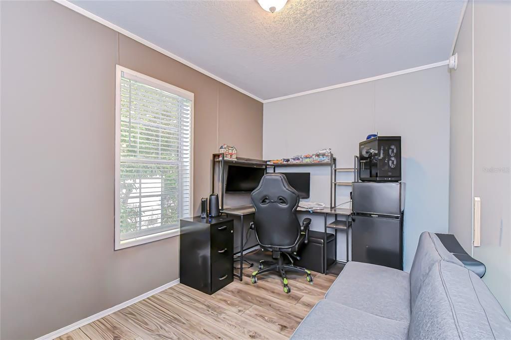 На продажу: $239,000 (4 спален, 2 ванн, 1400 Квадратных фут)