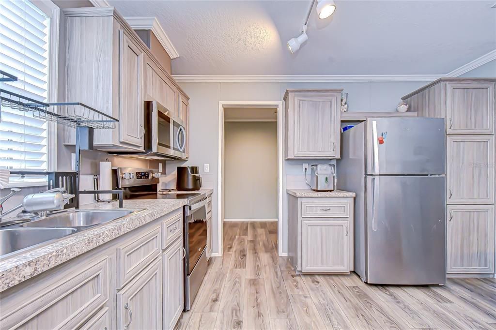 На продажу: $239,000 (4 спален, 2 ванн, 1400 Квадратных фут)