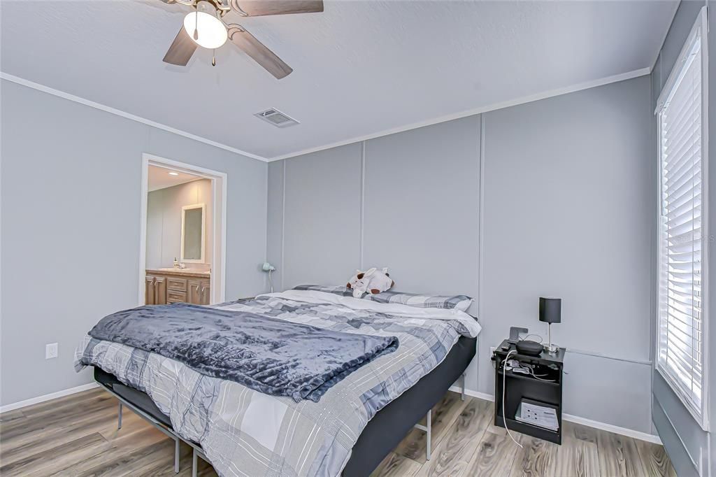 На продажу: $239,000 (4 спален, 2 ванн, 1400 Квадратных фут)