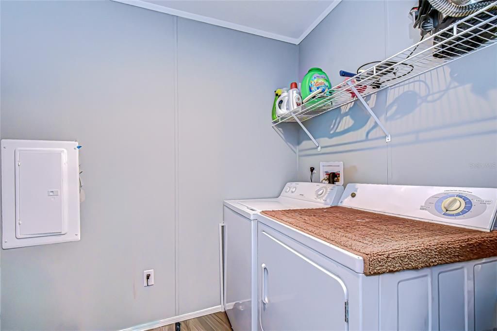 На продажу: $239,000 (4 спален, 2 ванн, 1400 Квадратных фут)