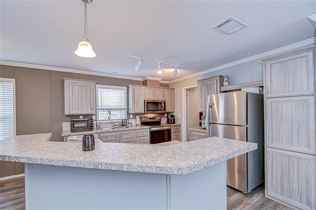 На продажу: $239,000 (4 спален, 2 ванн, 1400 Квадратных фут)