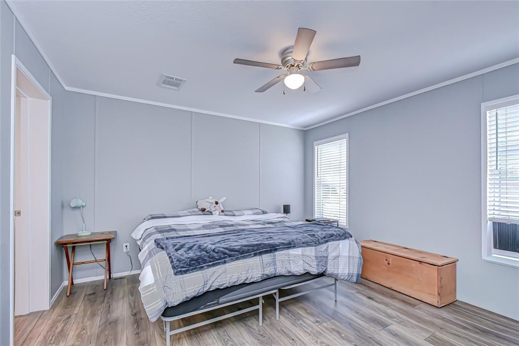 На продажу: $239,000 (4 спален, 2 ванн, 1400 Квадратных фут)