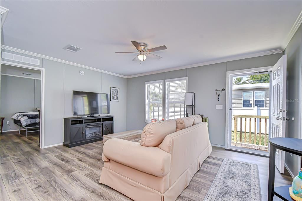 На продажу: $239,000 (4 спален, 2 ванн, 1400 Квадратных фут)