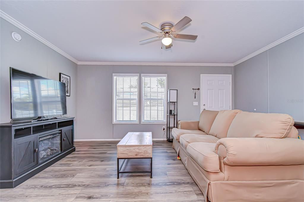 На продажу: $239,000 (4 спален, 2 ванн, 1400 Квадратных фут)