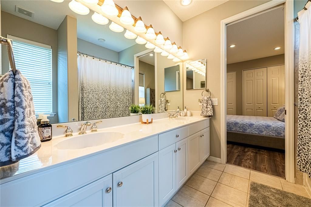 En Venta: $1,200,000 (4 camas, 4 baños, 3924 Pies cuadrados)