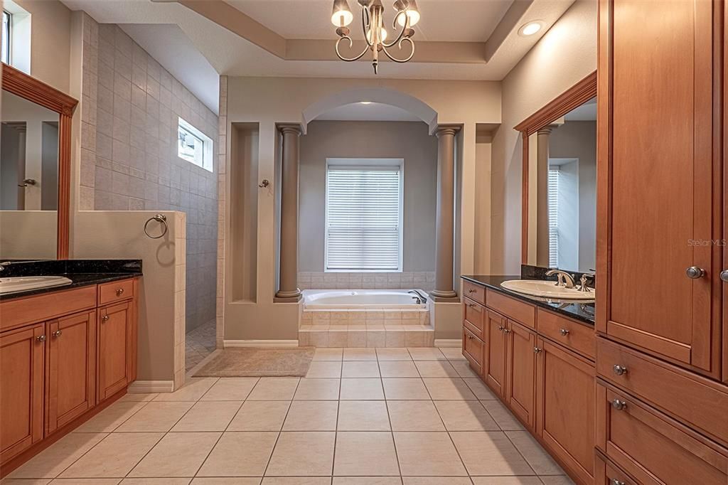 En Venta: $1,200,000 (4 camas, 4 baños, 3924 Pies cuadrados)