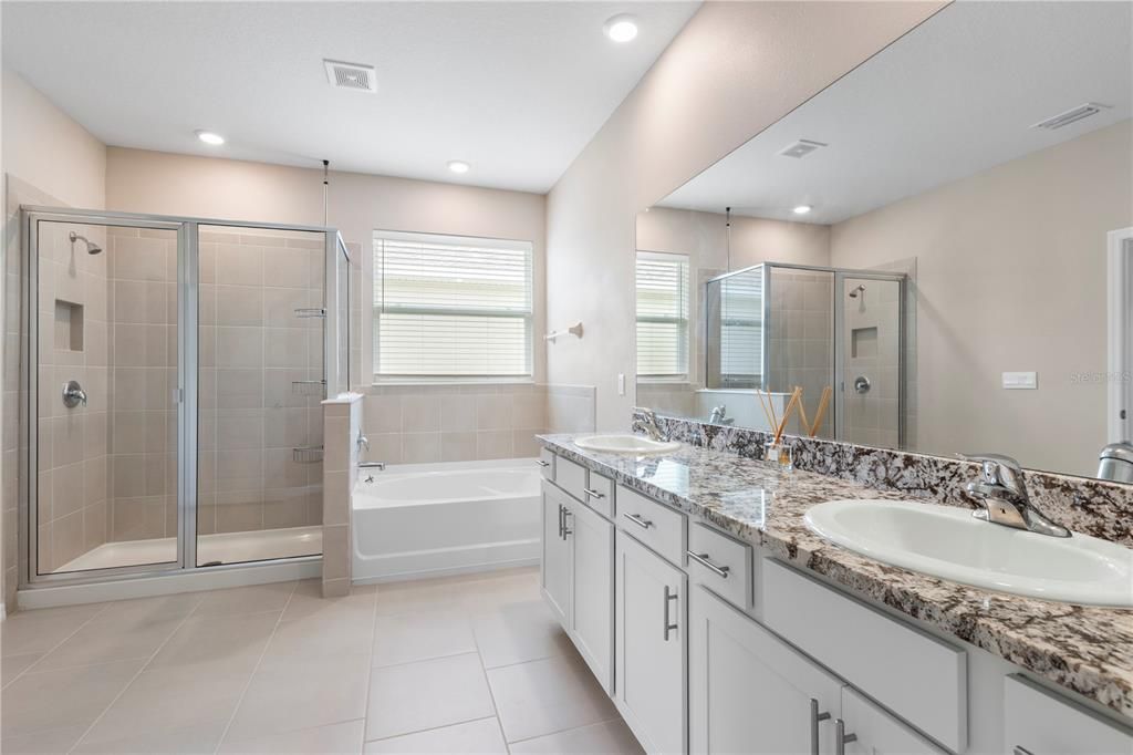 出租: $3,500 (4 贝兹, 3 浴室, 2557 平方英尺)