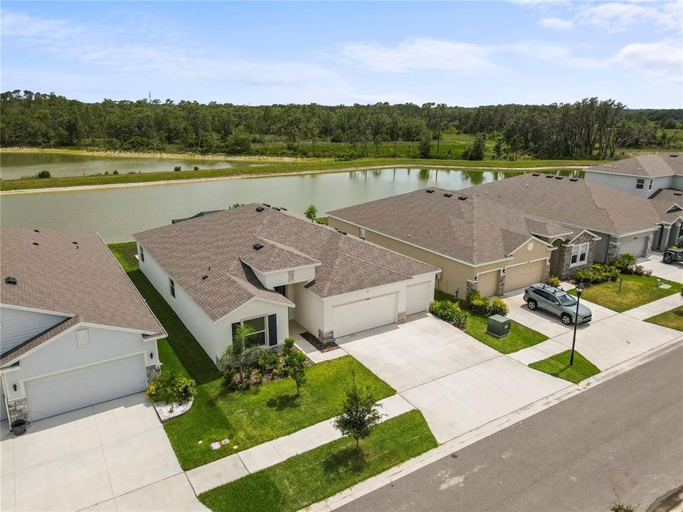 出租: $3,500 (4 贝兹, 3 浴室, 2557 平方英尺)