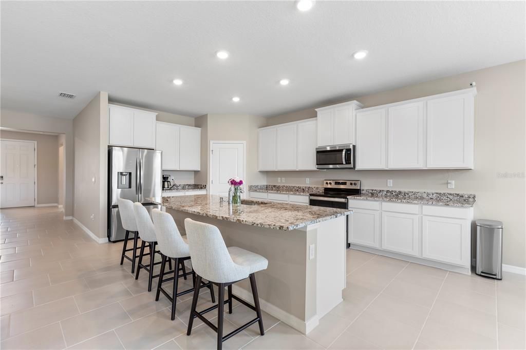 出租: $3,500 (4 贝兹, 3 浴室, 2557 平方英尺)