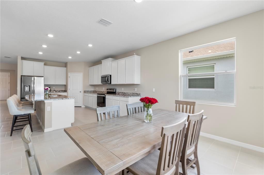 出租: $3,500 (4 贝兹, 3 浴室, 2557 平方英尺)