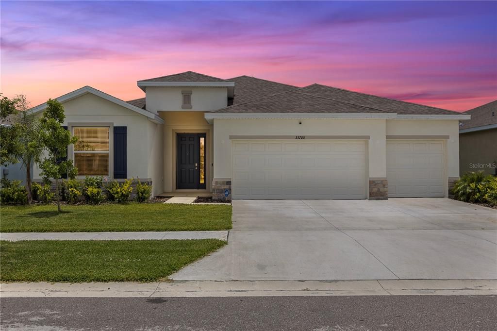 出租: $3,500 (4 贝兹, 3 浴室, 2557 平方英尺)