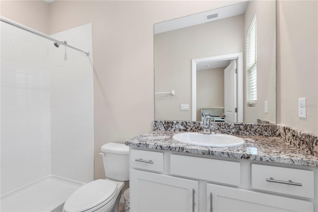 出租: $3,500 (4 贝兹, 3 浴室, 2557 平方英尺)