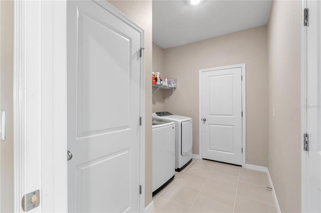 出租: $3,500 (4 贝兹, 3 浴室, 2557 平方英尺)