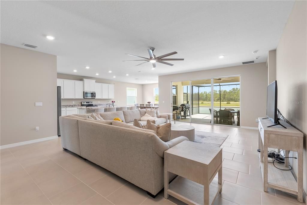 出租: $3,500 (4 贝兹, 3 浴室, 2557 平方英尺)