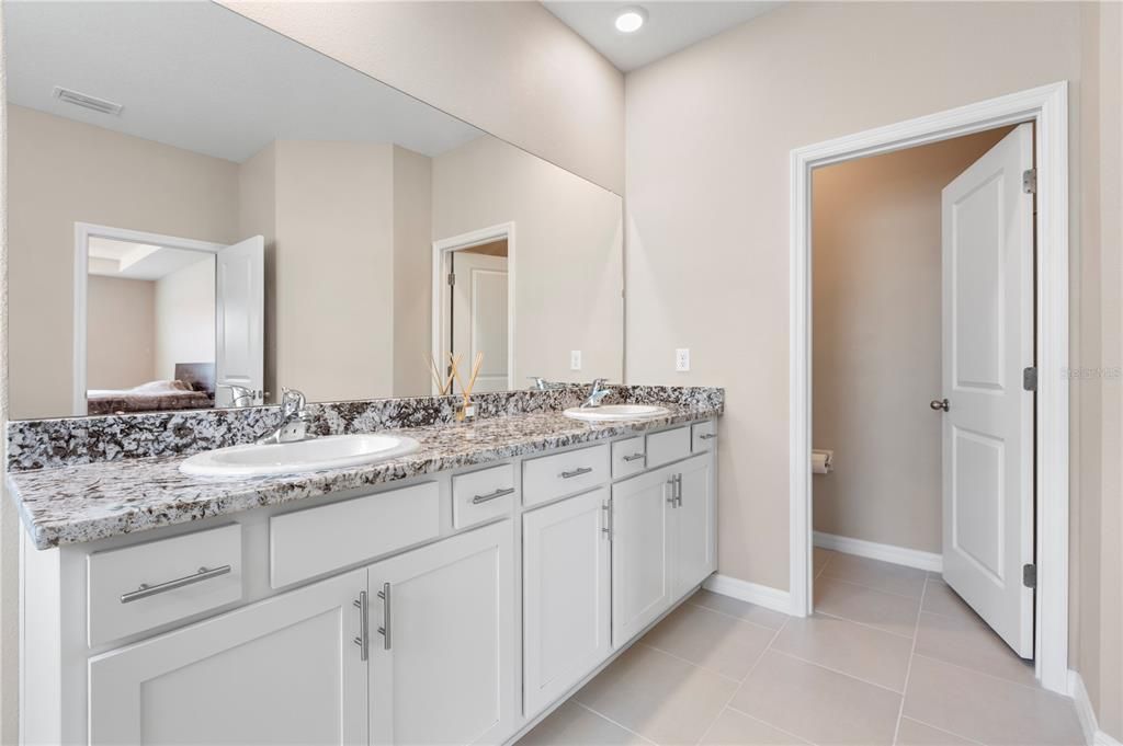 出租: $3,500 (4 贝兹, 3 浴室, 2557 平方英尺)