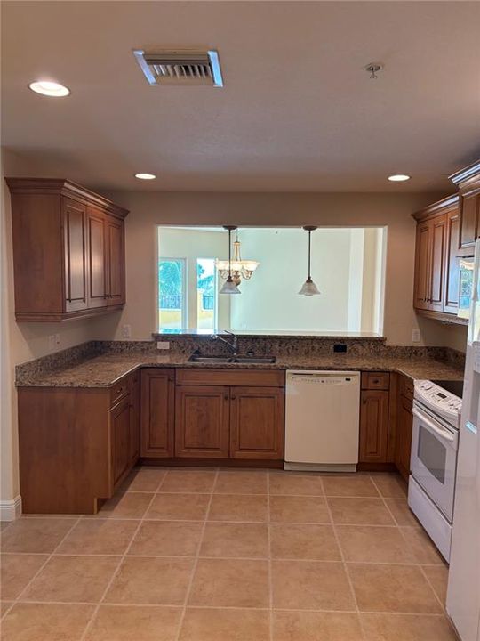 В аренду: $2,500 (3 спален, 2 ванн, 2467 Квадратных фут)