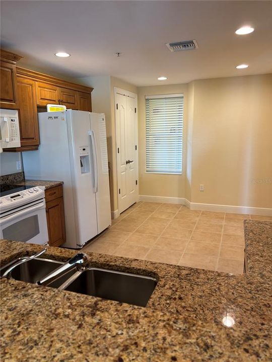 В аренду: $2,500 (3 спален, 2 ванн, 2467 Квадратных фут)