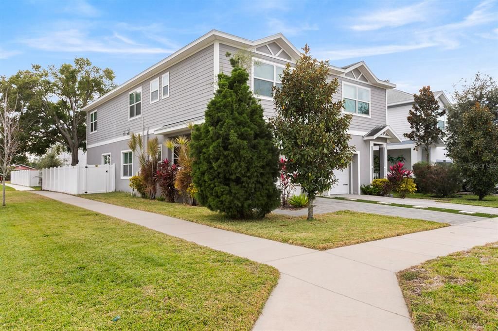 На продажу: $685,000 (3 спален, 2 ванн, 2104 Квадратных фут)